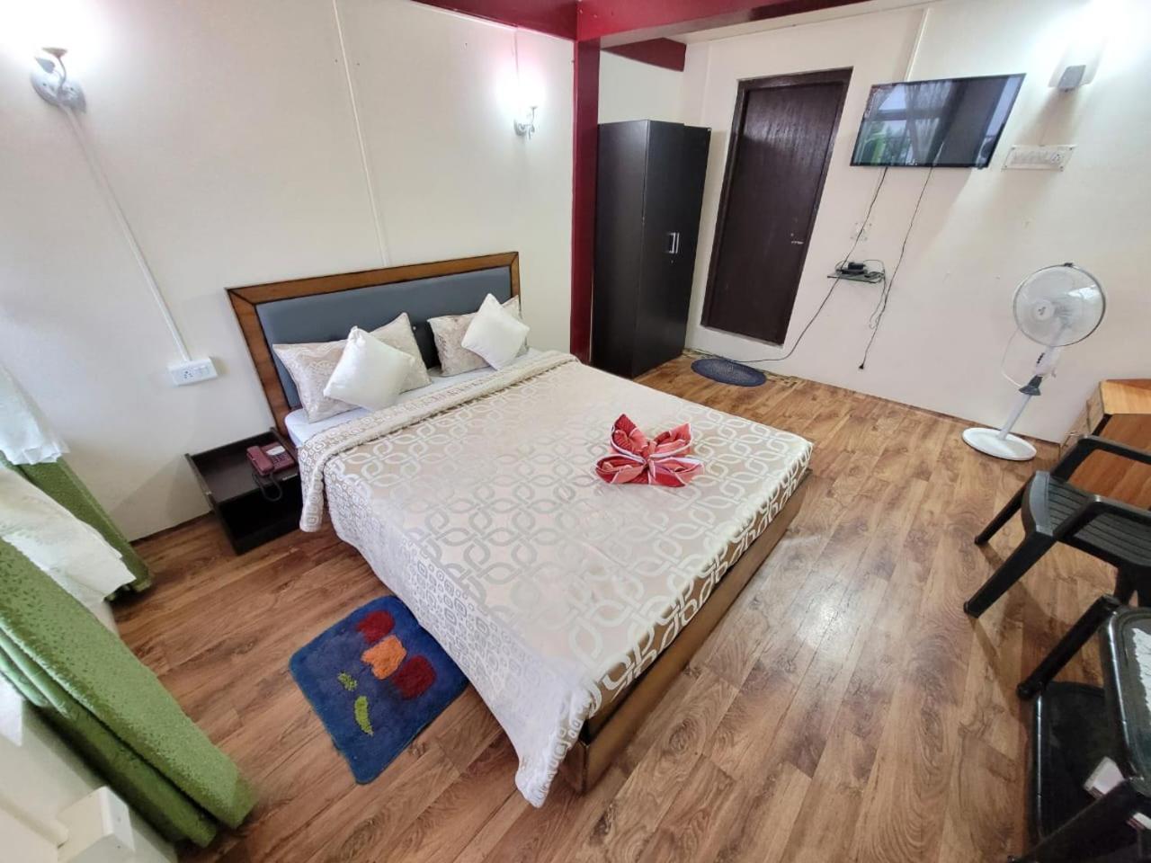 Hotel Abode Me Me Ai Haven Czerapuńdżi Zewnętrze zdjęcie